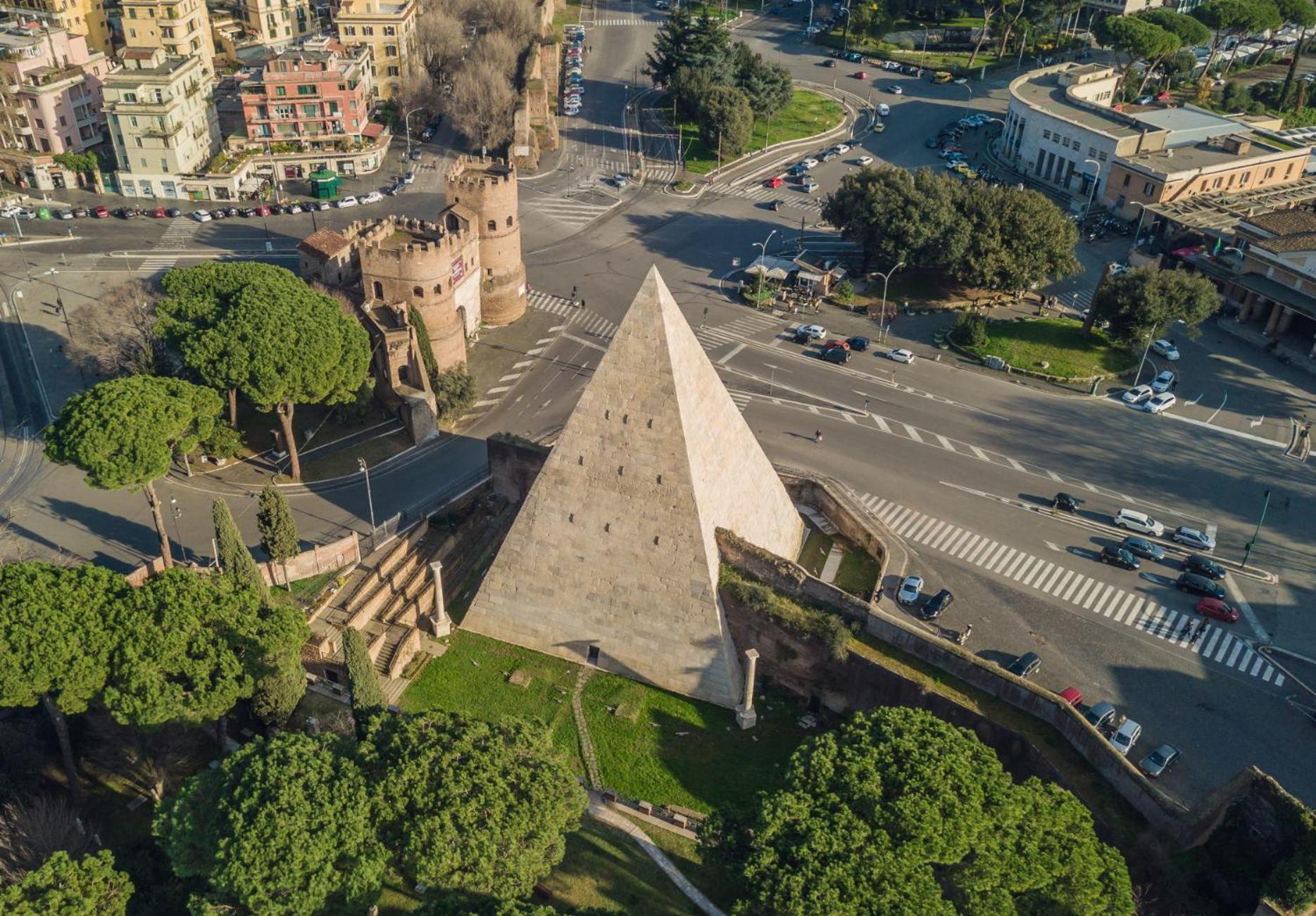 Piramide Deluxe Apartment روما المظهر الخارجي الصورة